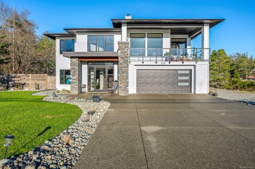 650 Lazo Rd, Comox, BC 