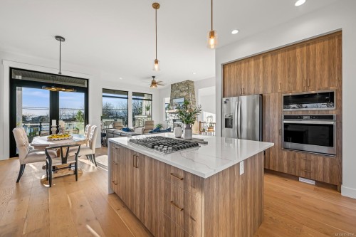 650 Lazo Rd, Comox, BC 