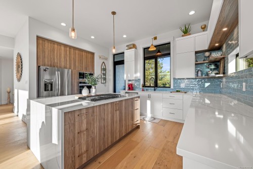 650 Lazo Rd, Comox, BC 