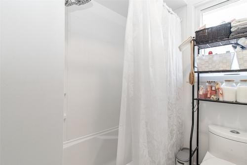 2160 Lynrick Road, Kelowna, BC - Indoor Photo Showing Other Room