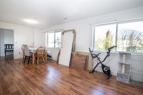2160 Lynrick Road, Kelowna, BC - Indoor Photo Showing Dining Room