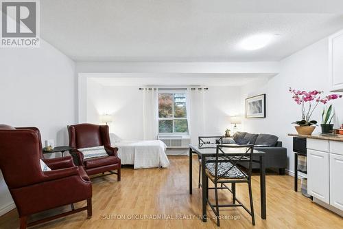 305 - 88 Charles Street, Toronto, ON - Indoor