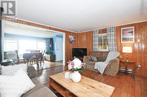70 Antiquary Road, Kawartha Lakes, ON - Indoor Photo Showing Living Room