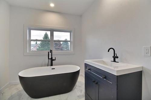 Bathroom - 106 Ch. Southière, Magog, QC - Indoor Photo Showing Bathroom