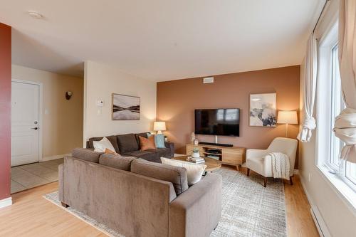 Salon - 202-1264 Rue Marius-Barbeau, Lévis (Desjardins), QC - Indoor Photo Showing Living Room