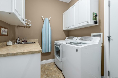 539 Spitfire Dr, Comox, BC 