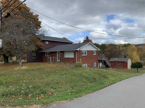 1423 Fall River Road, Fall River, NS 