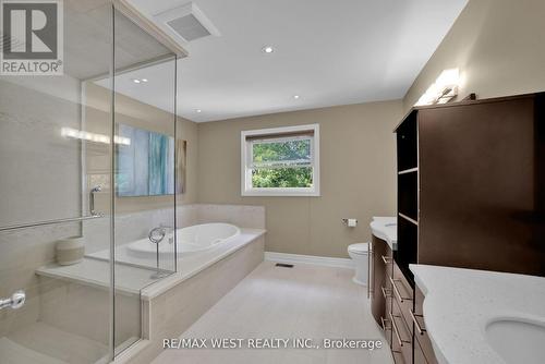 339 Parklane Road, Oakville, ON - Indoor Photo Showing Bathroom