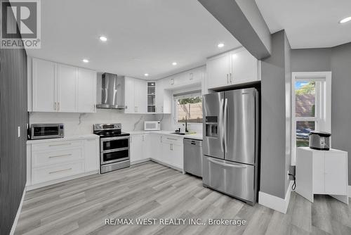 339 Parklane Road, Oakville, ON - Indoor Photo Showing Kitchen