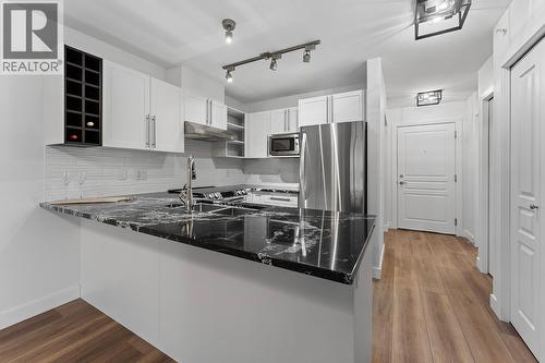1099 Sunset Drive Unit# 424, Kelowna, BC - Indoor Photo Showing Kitchen With Double Sink With Upgraded Kitchen