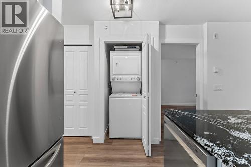 1099 Sunset Drive Unit# 424, Kelowna, BC - Indoor Photo Showing Laundry Room