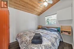 1st Bedroom, with lockers - 