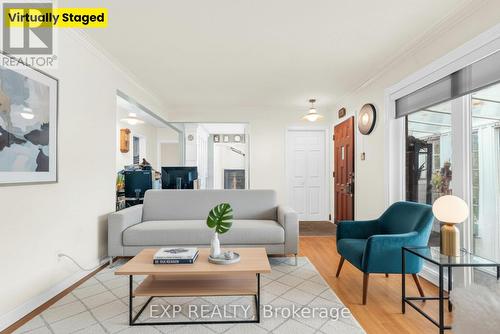 3 Harrow Street, Mississauga, ON - Indoor Photo Showing Living Room