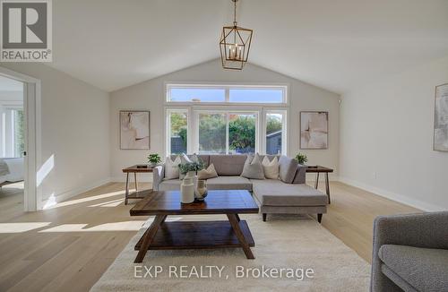 919 Union Street, Kitchener, ON - Indoor Photo Showing Living Room