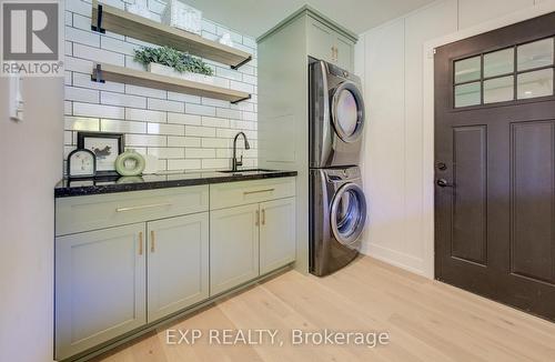 919 Union Street, Kitchener, ON - Indoor Photo Showing Laundry Room