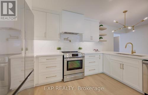 919 Union Street, Kitchener, ON - Indoor Photo Showing Kitchen With Upgraded Kitchen