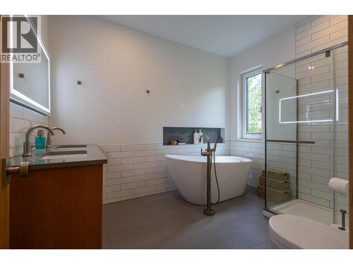 2 Piedmont Drive, Fernie, BC - Indoor Photo Showing Bathroom