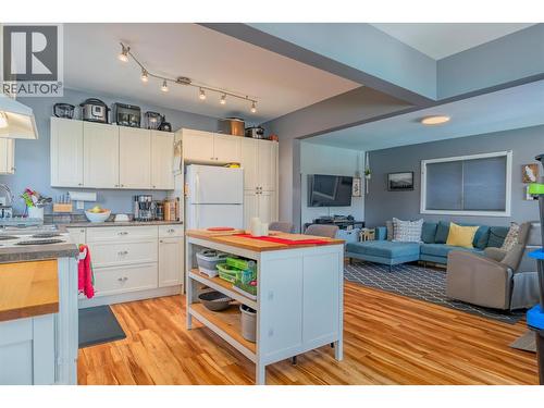 680 Hendry Street, Trail, BC - Indoor Photo Showing Kitchen