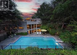 10 PENWOOD CRESCENT  Toronto, ON M3B 2B9