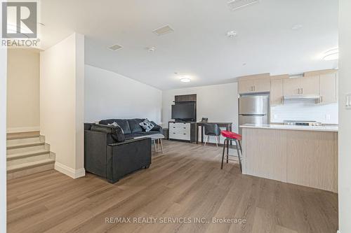 #3 - 30 Dean Park Road, Toronto, ON - Indoor Photo Showing Kitchen