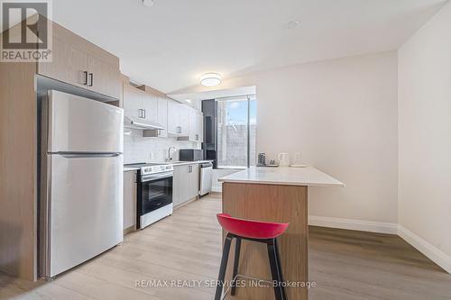 #3 - 30 Dean Park Road, Toronto, ON - Indoor Photo Showing Kitchen