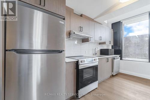 #3 - 30 Dean Park Road, Toronto, ON - Indoor Photo Showing Kitchen