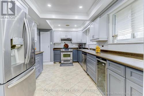 8 Haslemere Avenue, Brampton, ON - Indoor Photo Showing Kitchen