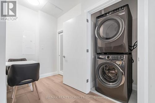 #1 - 30 Dean Park Road, Toronto, ON - Indoor Photo Showing Laundry Room