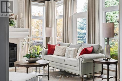 95 Old Ruby Lane, Puslinch, ON - Indoor Photo Showing Living Room
