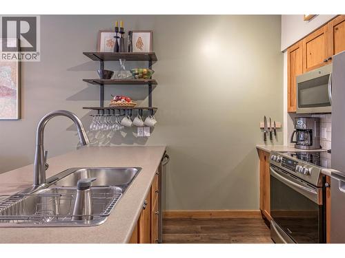 9808 Silver Star Road Unit# 109, Vernon, BC - Indoor Photo Showing Kitchen With Double Sink