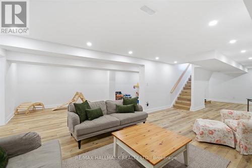 12 Glenn Court, Caledon, ON - Indoor Photo Showing Living Room