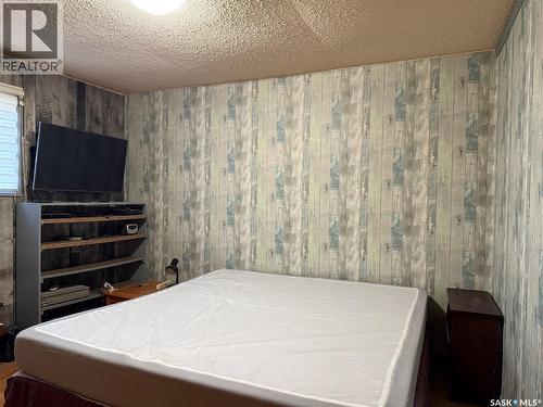 100 Main Street, Aylesbury, SK - Indoor Photo Showing Bedroom