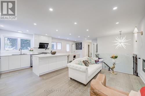 33 Sir Brandiles Place, Markham, ON - Indoor