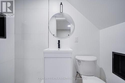 33 Sir Brandiles Place, Markham, ON - Indoor Photo Showing Bathroom