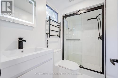 33 Sir Brandiles Place, Markham, ON - Indoor Photo Showing Bathroom
