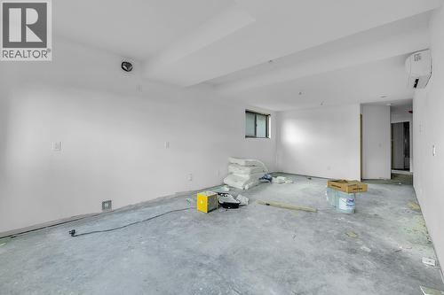 771 Carnoustie Drive, Kelowna, BC - Indoor Photo Showing Garage