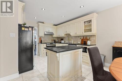 7 - 4605 Donegal Drive, Mississauga, ON - Indoor Photo Showing Kitchen With Upgraded Kitchen