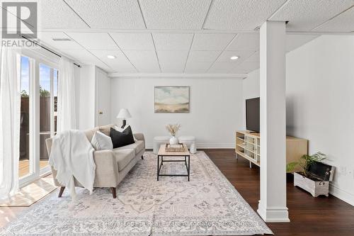 7 - 4605 Donegal Drive, Mississauga, ON - Indoor Photo Showing Living Room