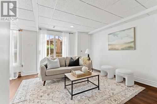 7 - 4605 Donegal Drive, Mississauga, ON - Indoor Photo Showing Living Room