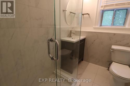 342 Eglinton Avenue E, Toronto, ON - Indoor Photo Showing Bathroom