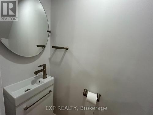 342 Eglinton Avenue E, Toronto, ON - Indoor Photo Showing Bathroom
