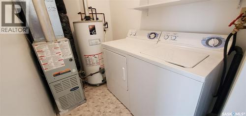 1809 Progress Avenue, Vanguard, SK - Indoor Photo Showing Laundry Room