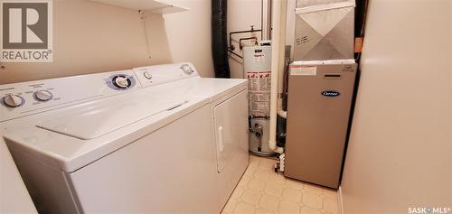 1809 Progress Avenue, Vanguard, SK - Indoor Photo Showing Laundry Room