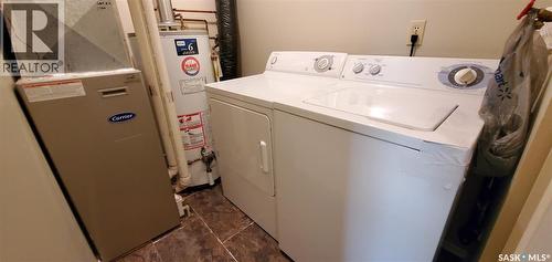 1809 Progress Avenue, Vanguard, SK - Indoor Photo Showing Laundry Room