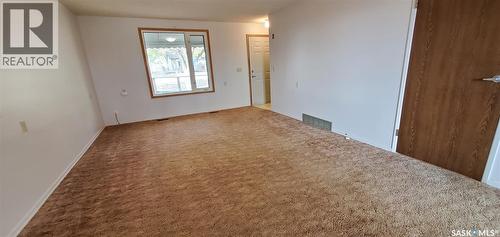 1809 Progress Avenue, Vanguard, SK - Indoor Photo Showing Other Room