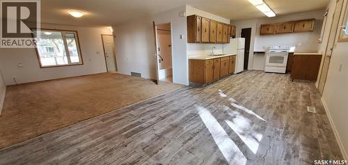 1809 Progress Avenue, Vanguard, SK - Indoor Photo Showing Kitchen