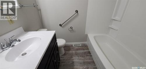 1809 Progress Avenue, Vanguard, SK - Indoor Photo Showing Bathroom