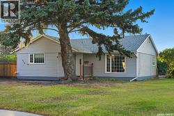 915 X AVENUE N  Saskatoon, SK S7L 3K5