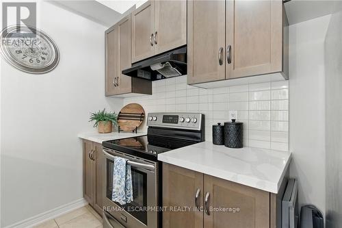 24 - 377 Glancaster Road, Hamilton, ON - Indoor Photo Showing Kitchen With Upgraded Kitchen