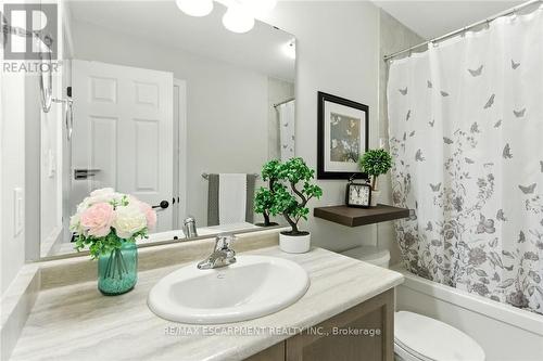 24 - 377 Glancaster Road, Hamilton, ON - Indoor Photo Showing Bathroom